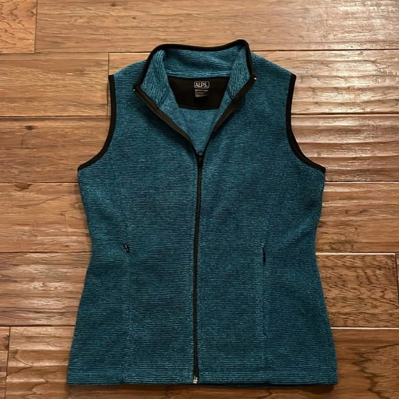 Alps Women’s Lightweight Fleece Vest - Picture 1 of 4